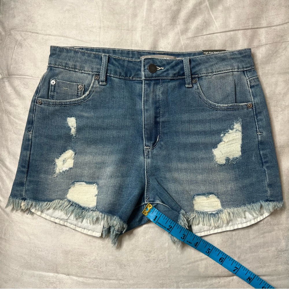 Tractr High Rise Weekender Shorts - Picture 11 of 11